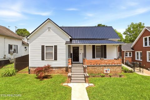 Photo of 409 W 1st Ave, Lenoir City, TN 37771 (MLS # 1348043)