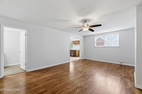Tiny photo for 409 W 1st Ave, Lenoir City, TN 37771 (MLS # 1348043)