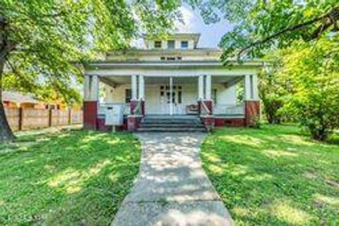 Photo of 600 Radford Place, Knoxville, TN 37917 (MLS # 1341904)