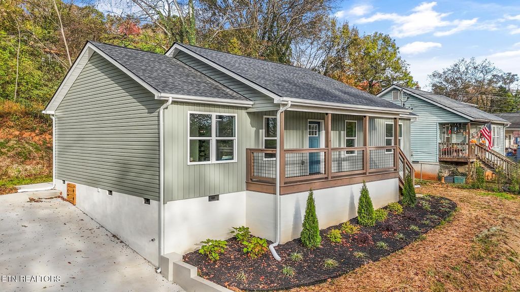 Photo of 1231 Baker Ave, Knoxville, TN 37920 (MLS # 1319906)