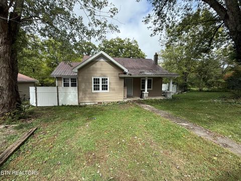 Photo of 328 Wheeler Ave, Jamestown, TN 38556 (MLS # 1318219)