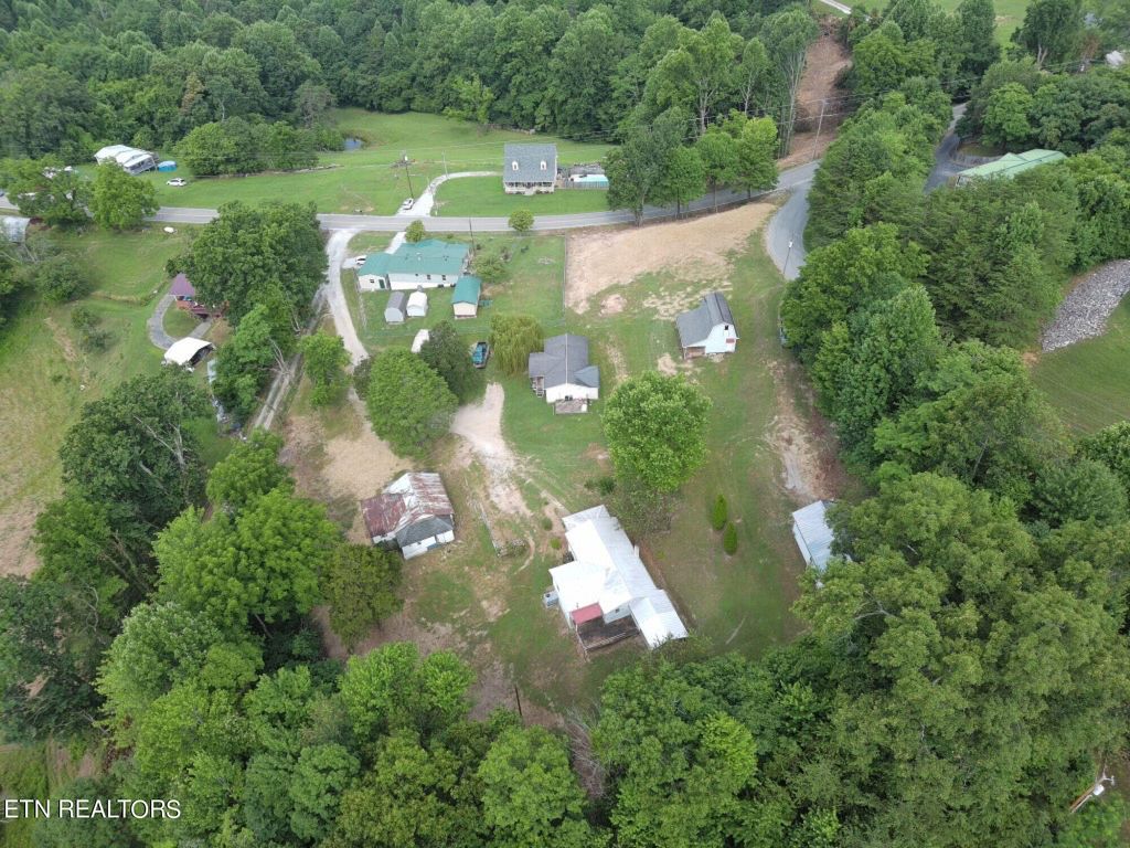 Photo of 1333 Pinecrest Rd, Jacksboro, TN 37757 (MLS # 1338759)