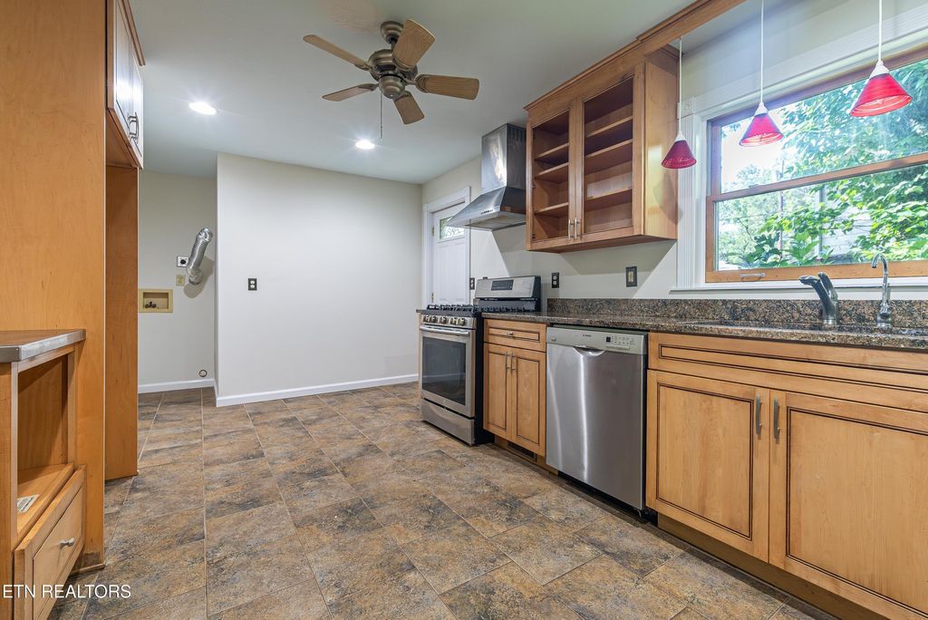 Photo of 128 Orchard Lane, Oak Ridge, TN 37830 (MLS # 1306750)