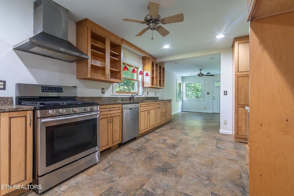 Photo of 128 Orchard Lane, Oak Ridge, TN 37830 (MLS # 1306750)