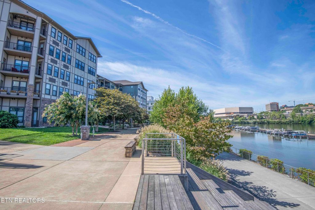 Photo of 445 W Blount Ave #321, Knoxville, TN 37920 (MLS # 1335055)