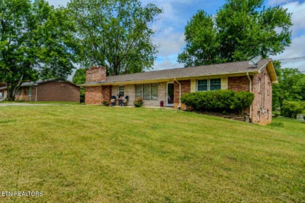 Photo of 3633 Cunningham Rd, Knoxville, TN 37918 (MLS # 1338916)