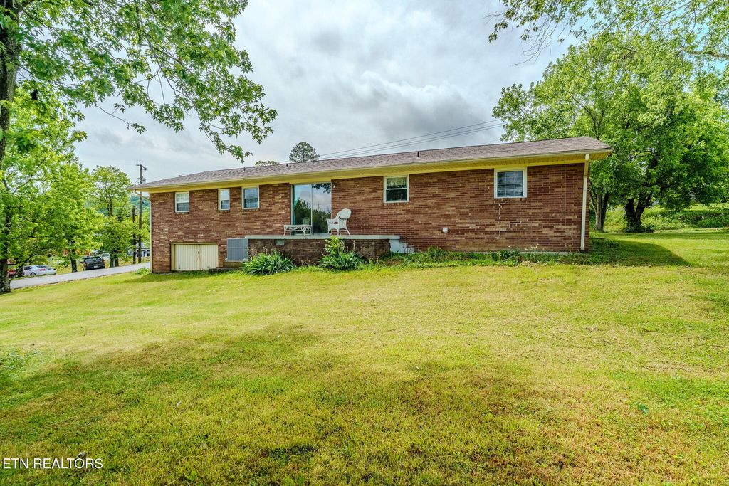 Photo of 3633 Cunningham Rd, Knoxville, TN 37918 (MLS # 1338916)
