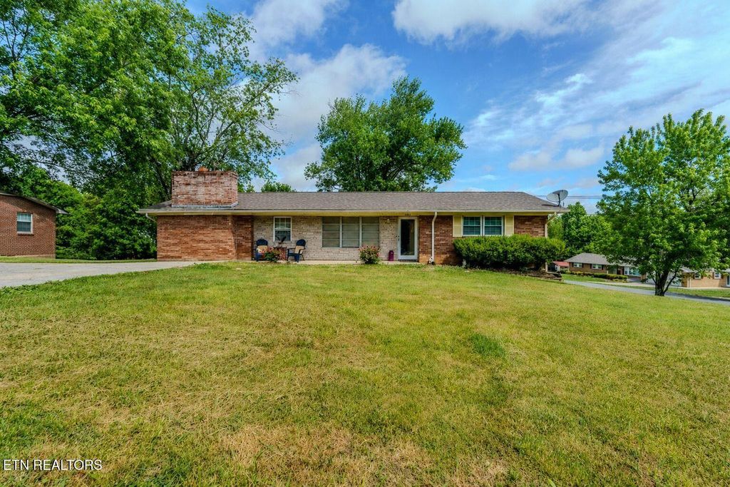 Photo of 3633 Cunningham Rd, Knoxville, TN 37918 (MLS # 1338916)