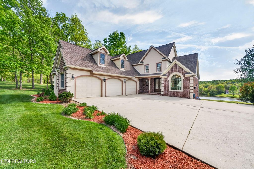 Photo of 321 Magnolia Lane, Crossville, TN 38555 (MLS # 1339800)