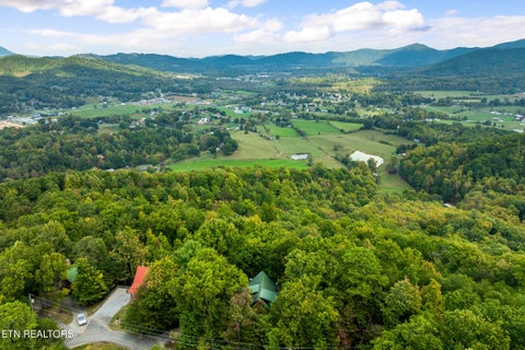 Tiny photo for 3831 Glenview Way, Sevierville, TN 37862 (MLS # 1359685)