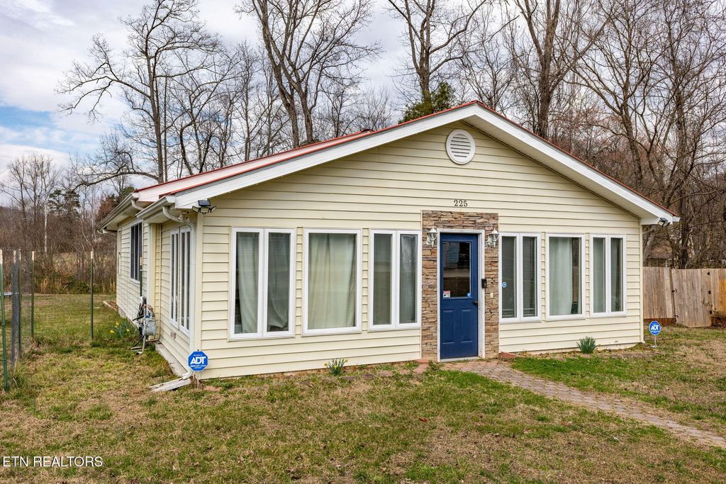 Photo of 225 Capps Lane, Harriman, TN 37748 (MLS # 1332411)