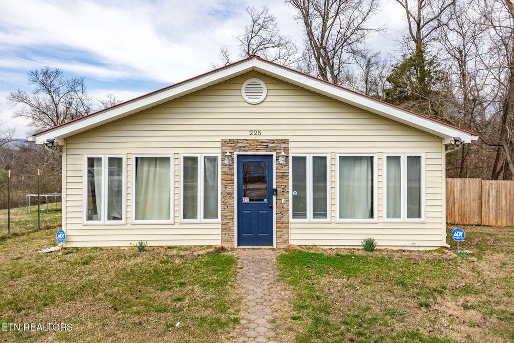 Photo of 225 Capps Lane, Harriman, TN 37748 (MLS # 1332411)