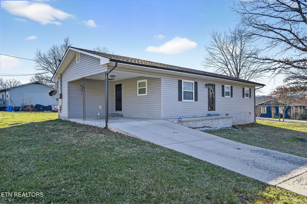 Photo of 313 Myrtle Ave, Crossville, TN 38555 (MLS # 1329414)