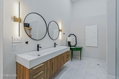 Tiny photo for 1900 Ridgecrest Drive #201, Knoxville, TN 37918 (MLS # 1327948)