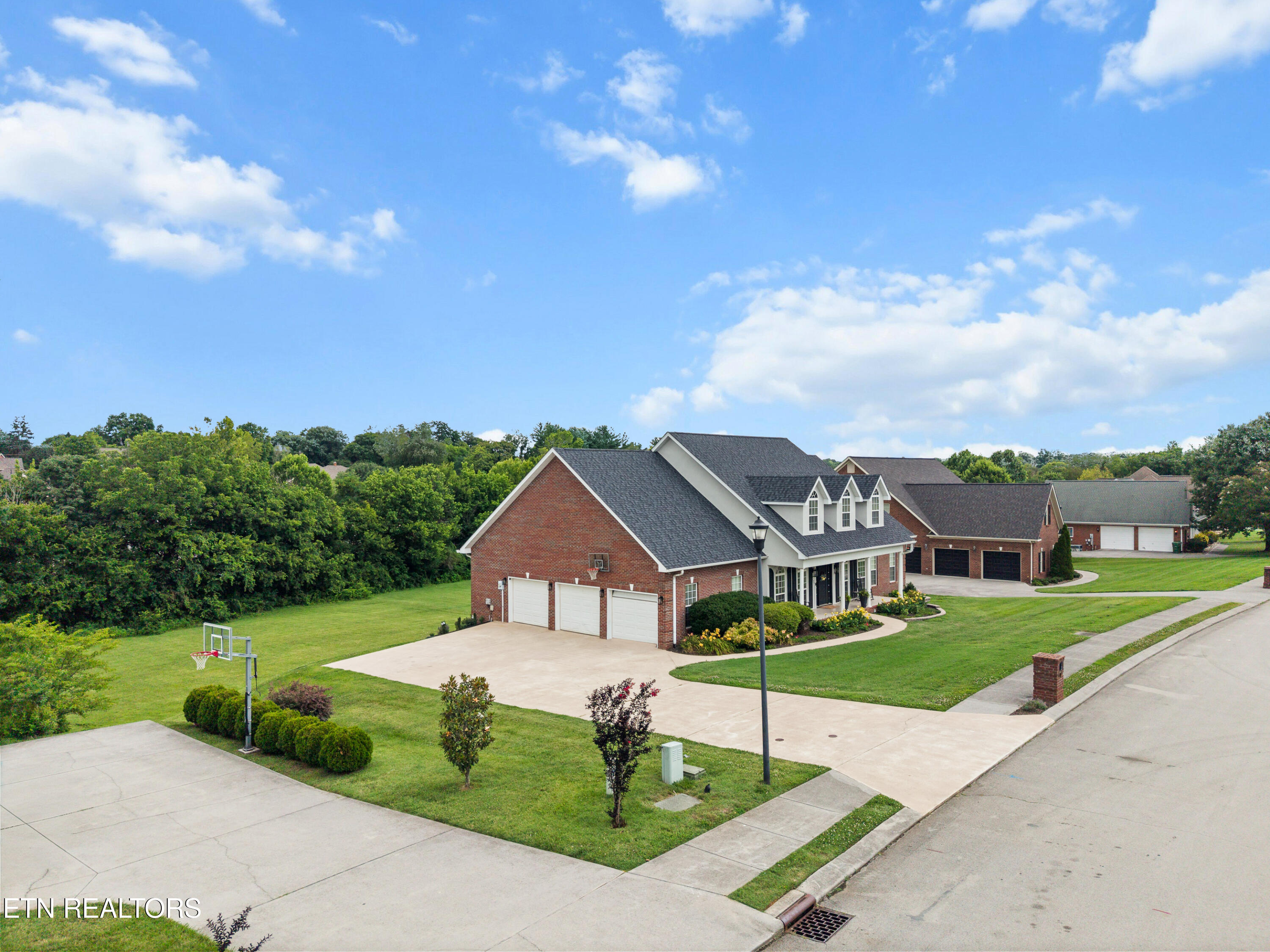 2225 Monticello Drive