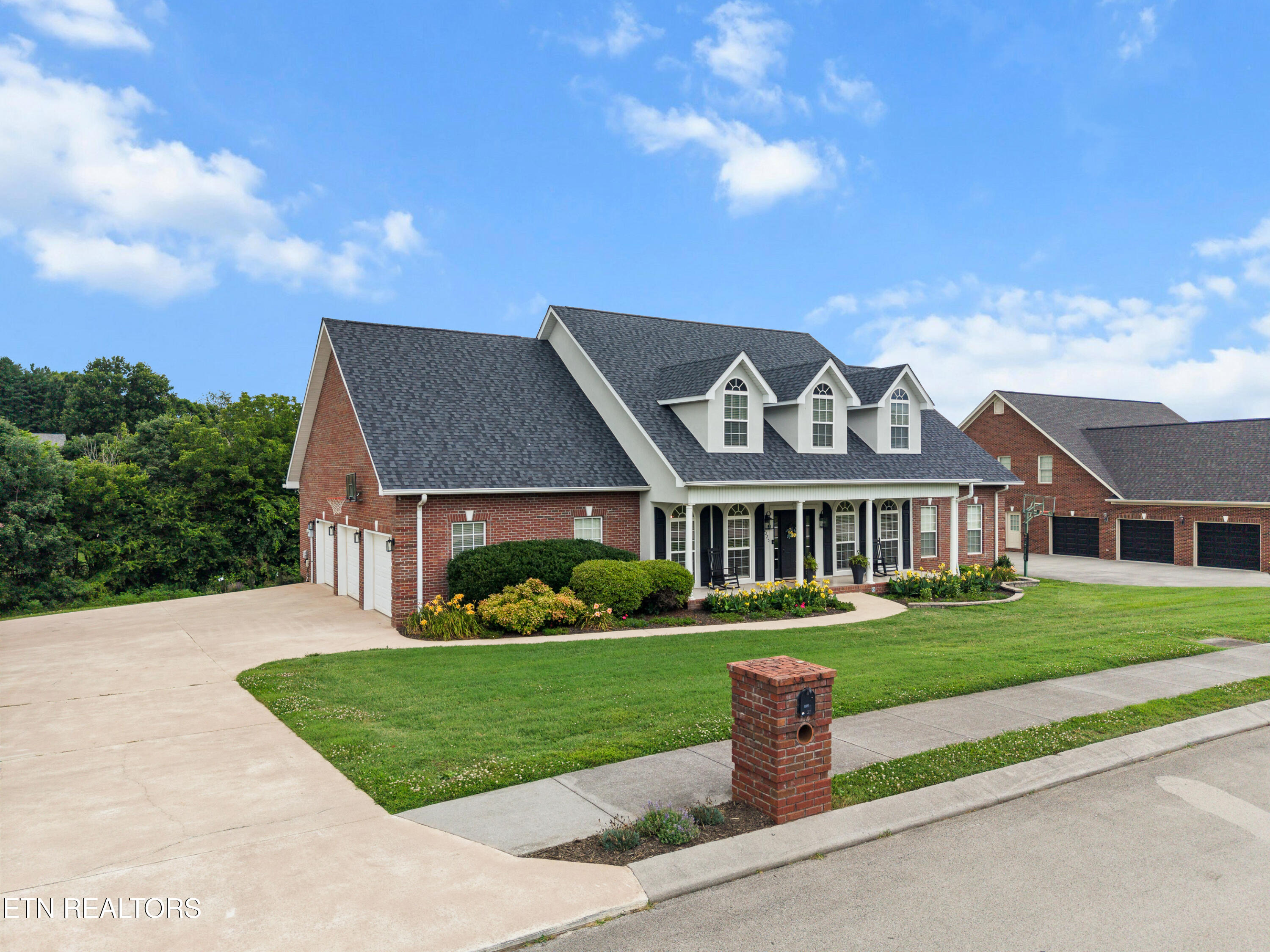 2225 Monticello Drive
