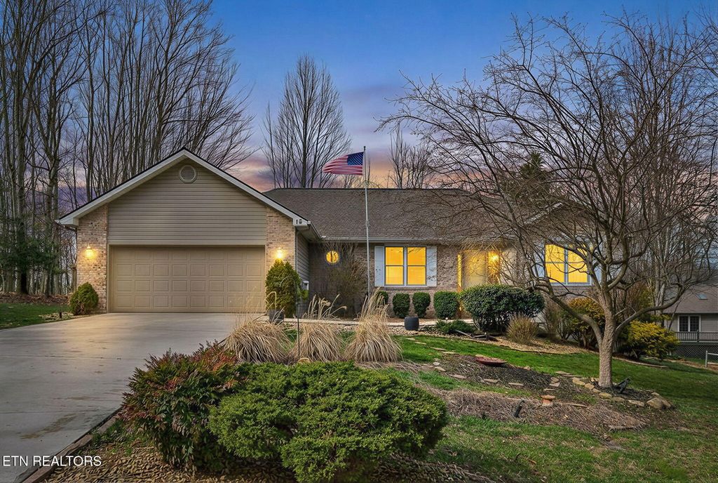 Photo of 15 Ridge Crest Circle, Crossville, TN 38558 (MLS # 1331535)