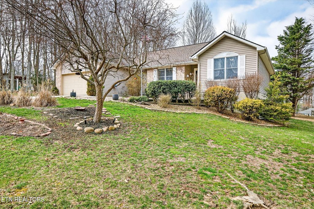Photo of 15 Ridge Crest Circle, Crossville, TN 38558 (MLS # 1331535)