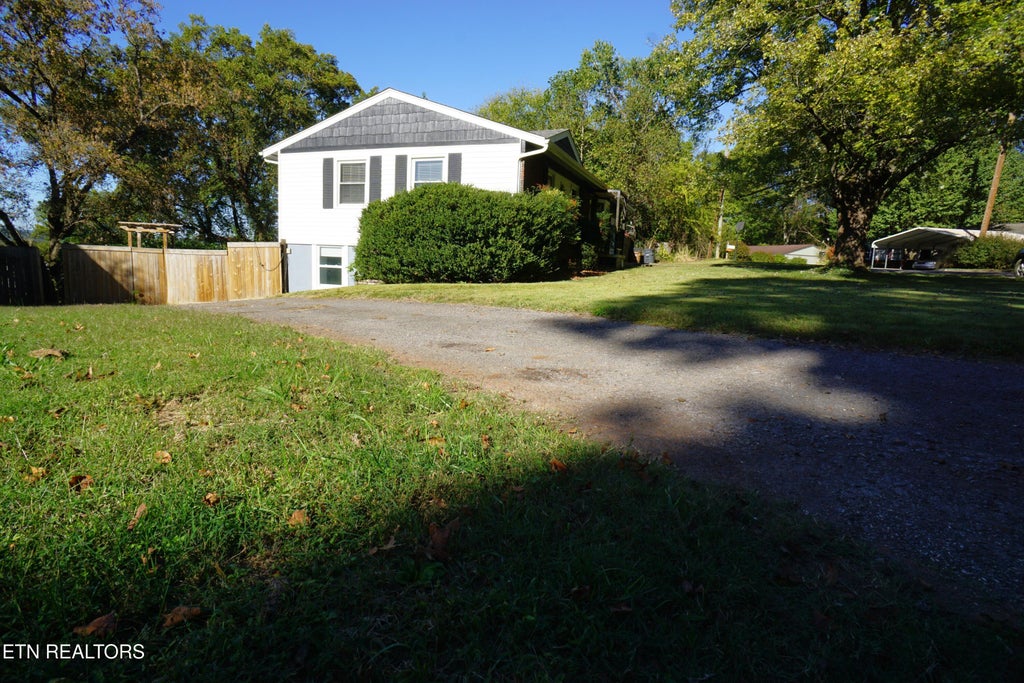 Photo of 2329 Sylvania Ave, Knoxville, TN 37920 (MLS # 1360106)