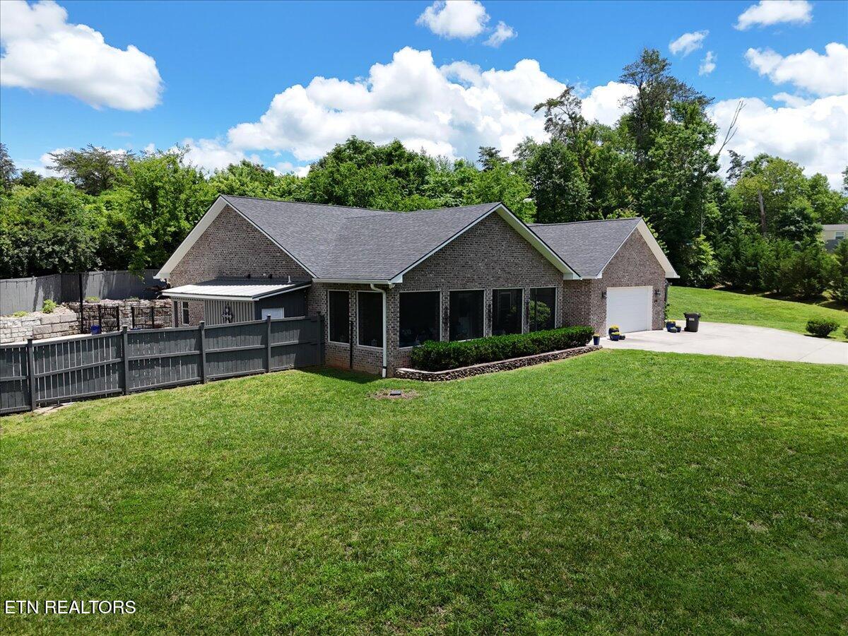 846 & 845 Quietlands Drive