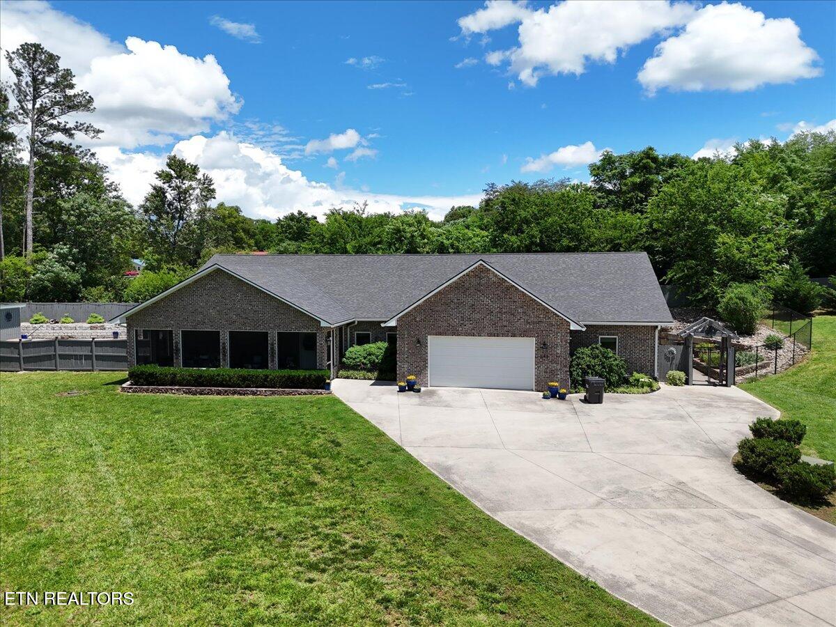 846 & 845 Quietlands Drive