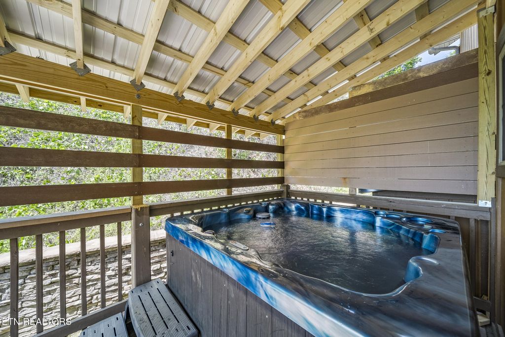 Photo of 628 Woodland Drive, Gatlinburg, TN 37738 (MLS # 1299527)