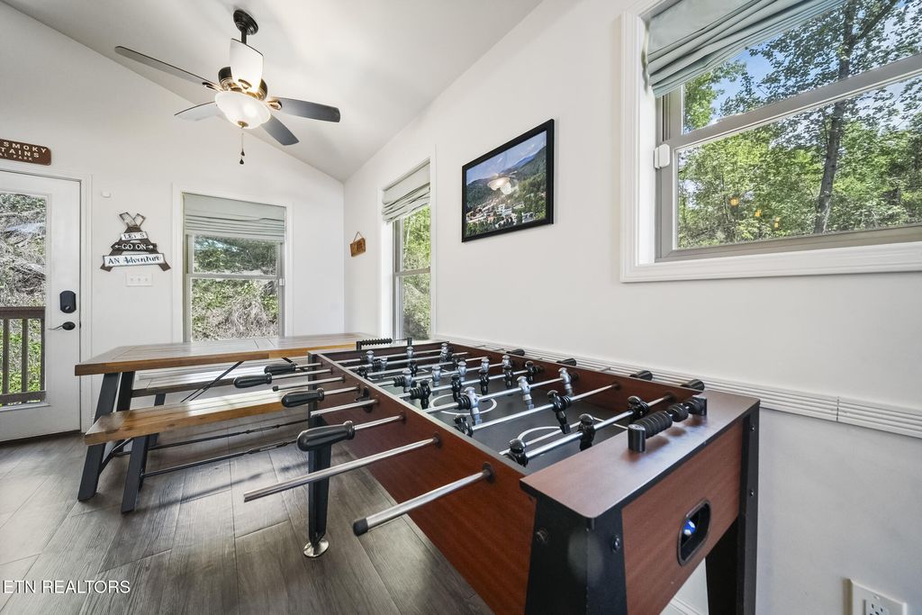 Photo of 628 Woodland Drive, Gatlinburg, TN 37738 (MLS # 1299527)