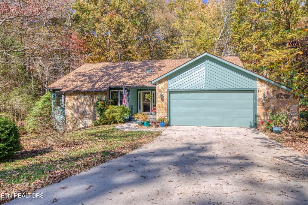 Photo of 54 Heather Glen Court, Crossville, TN 38558 (MLS # 1315457)