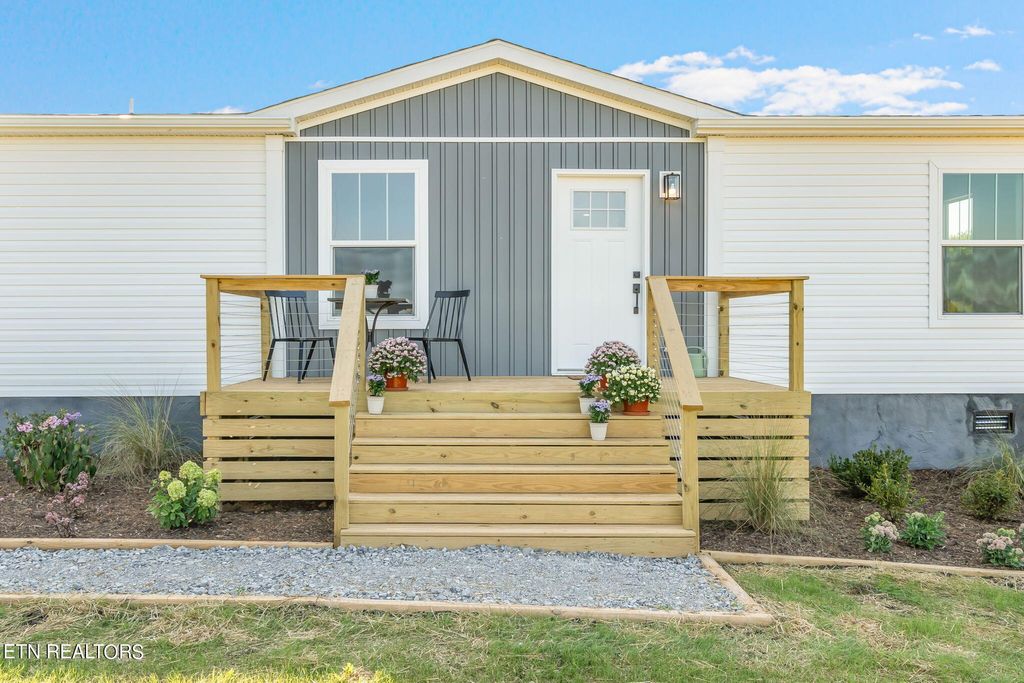 Photo of 498 Greenbriar Rd, Sweetwater, TN 37874 (MLS # 1276225)