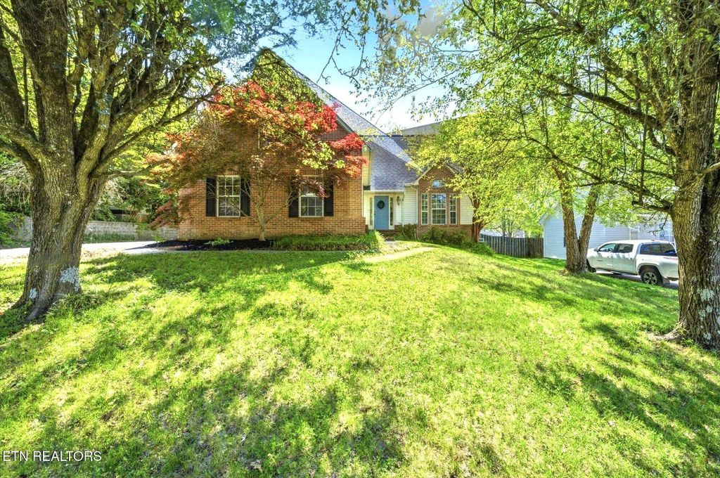 Photo of 2412 Maple Crest Lane, Knoxville, TN 37921 (MLS # 1336332)