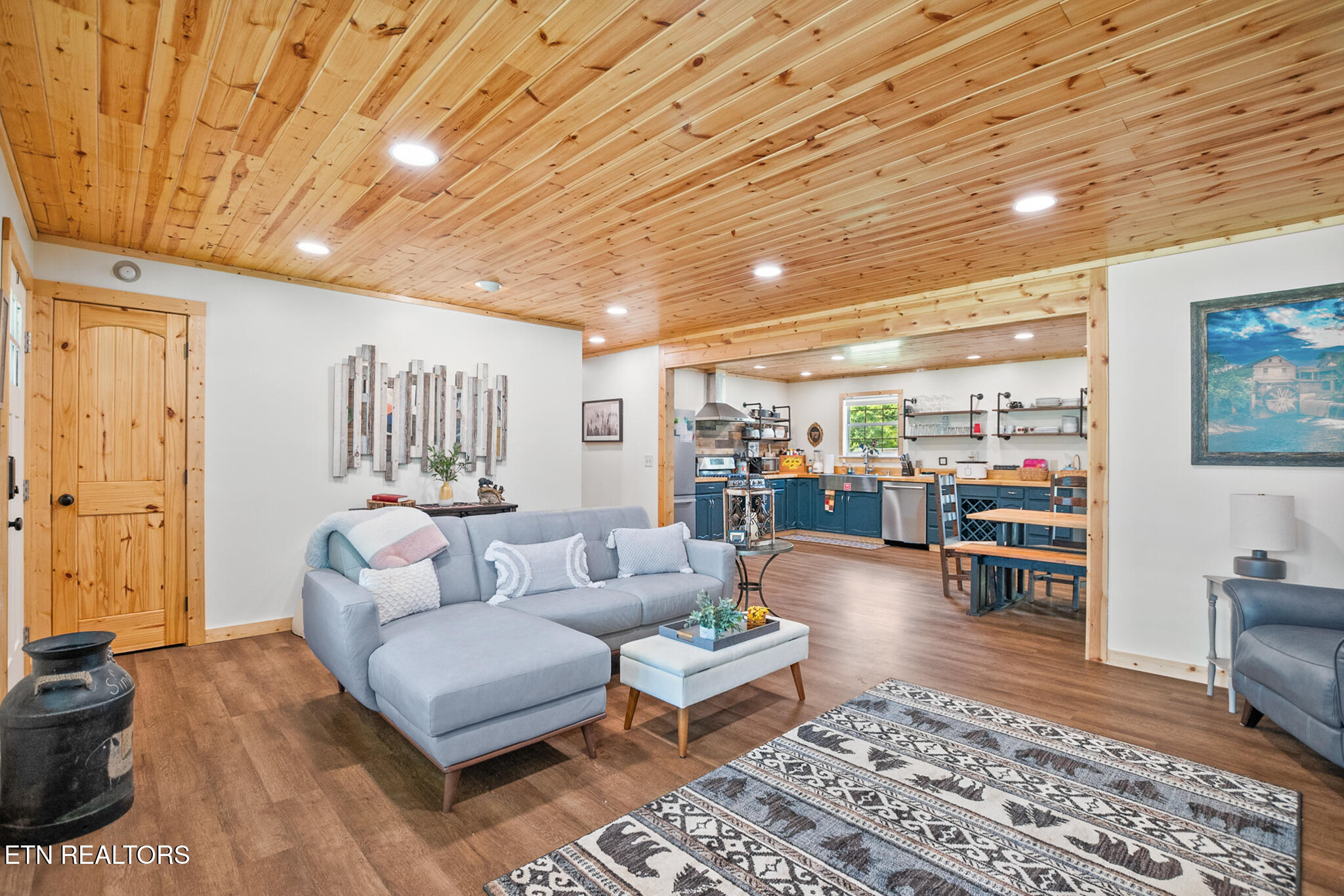 3135 Laurelwood Lane