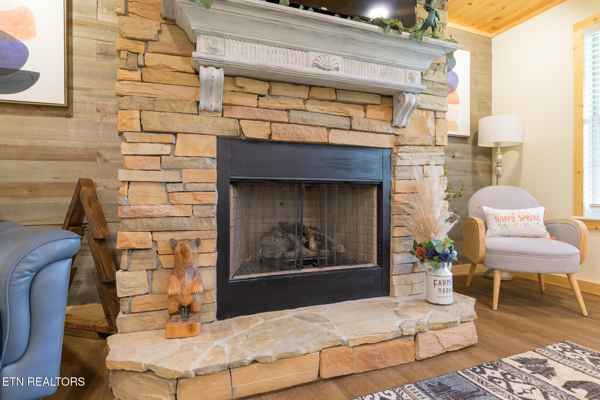 3135 Laurelwood Lane