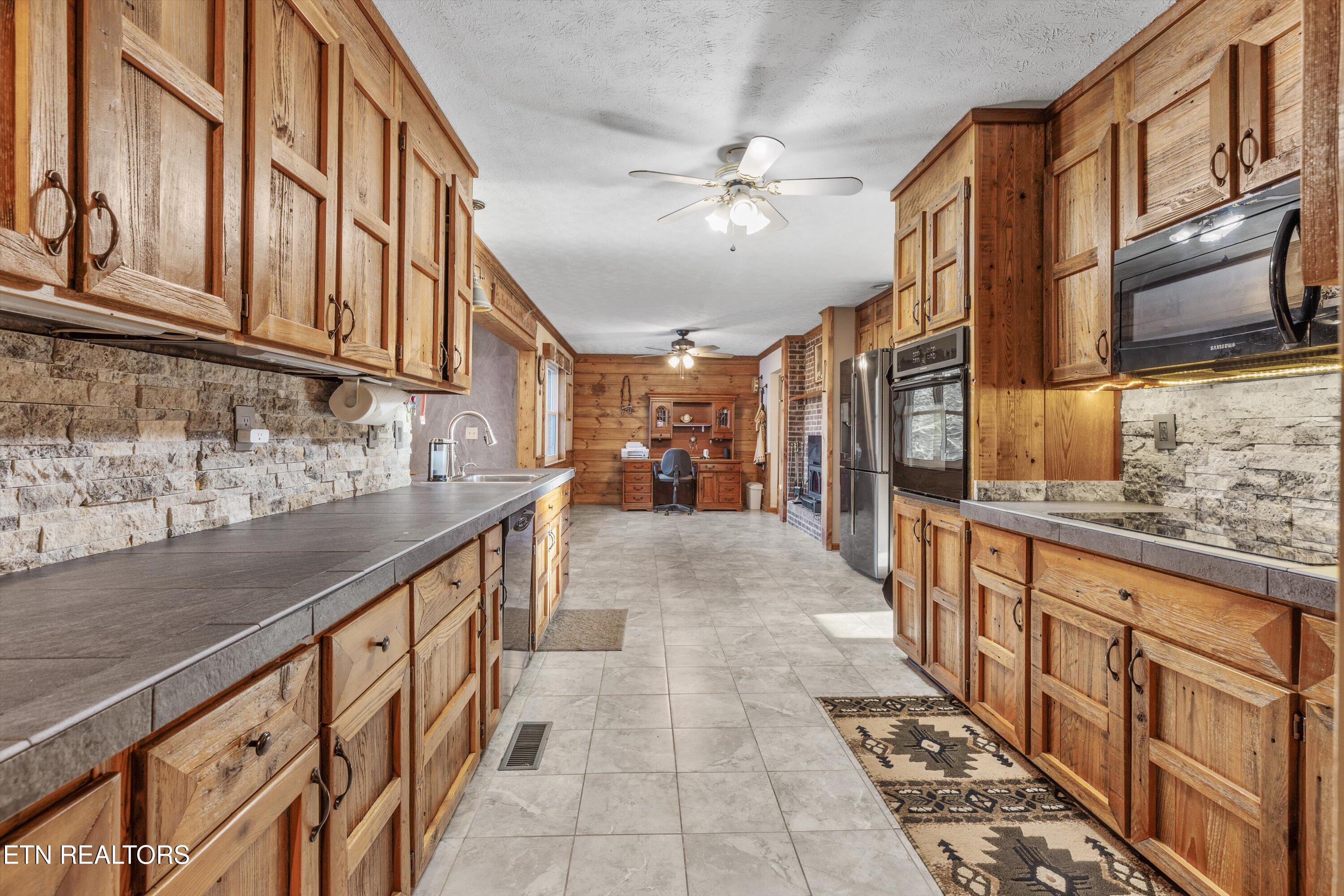 713 Gallaher Rd