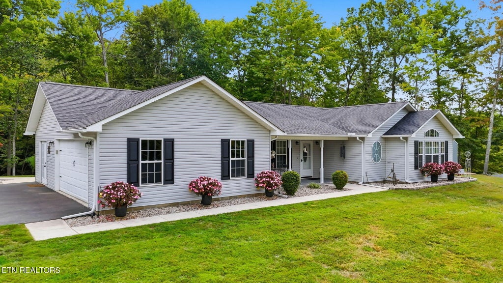 Photo of 383 Chance Private Drive, Oneida, TN 37841 (MLS # 1358045)
