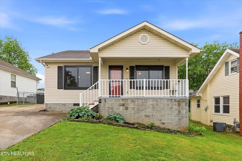 Photo of 311 Henderson St, Maryville, TN 37804 (MLS # 1338891)