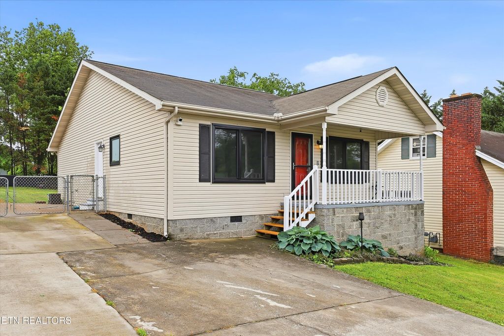 Photo of 311 Henderson St, Maryville, TN 37804 (MLS # 1338891)