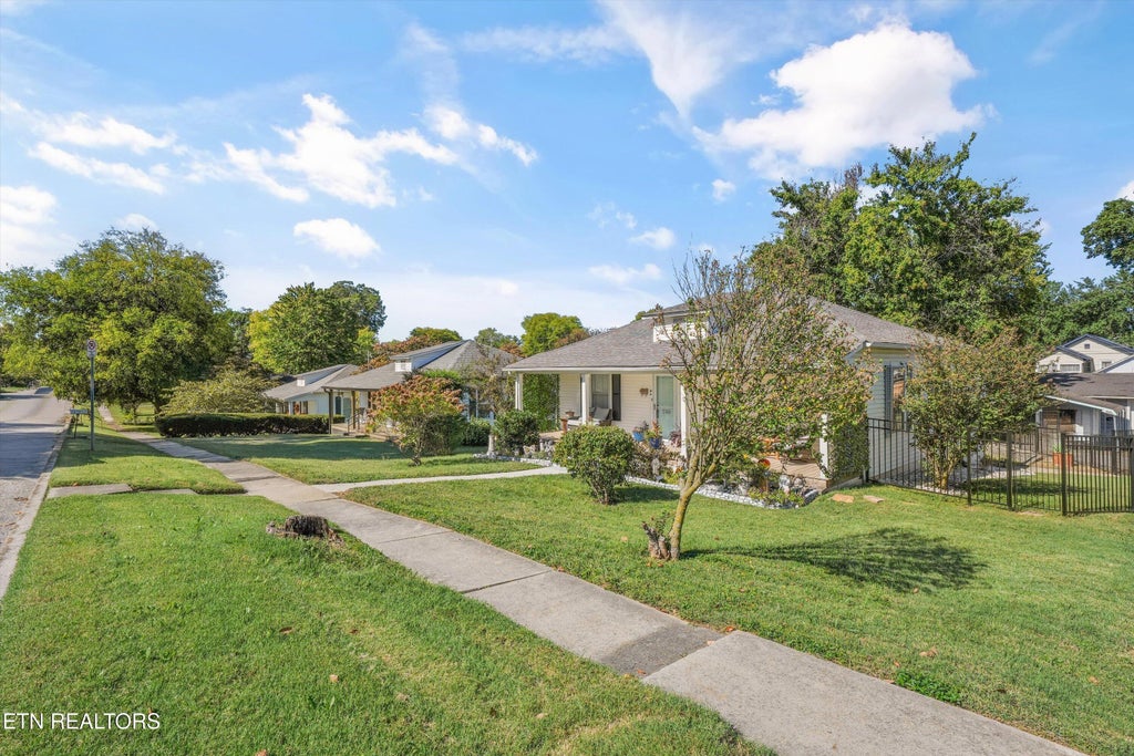 Photo of 246 Glascock St, Alcoa, TN 37701 (MLS # 1358190)