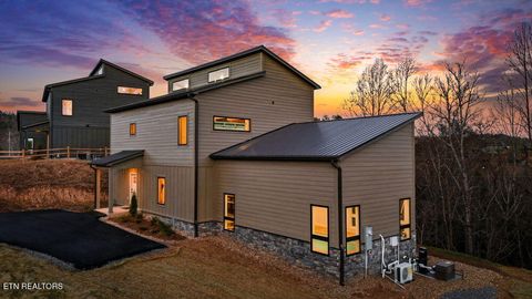 Photo of 638 Ridge Top Loop, Gatlinburg, TN 37738 (MLS # 1323199)