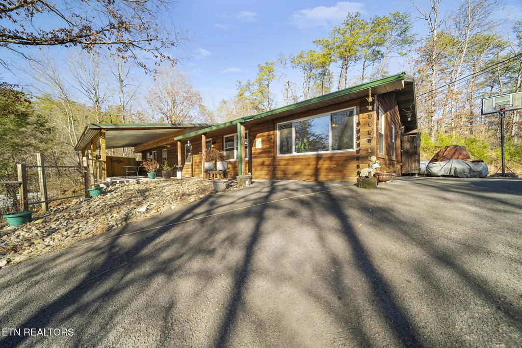 Photo of 3305 Leonard Huskey Lane, Pigeon Forge, TN 37863 (MLS # 1291320)