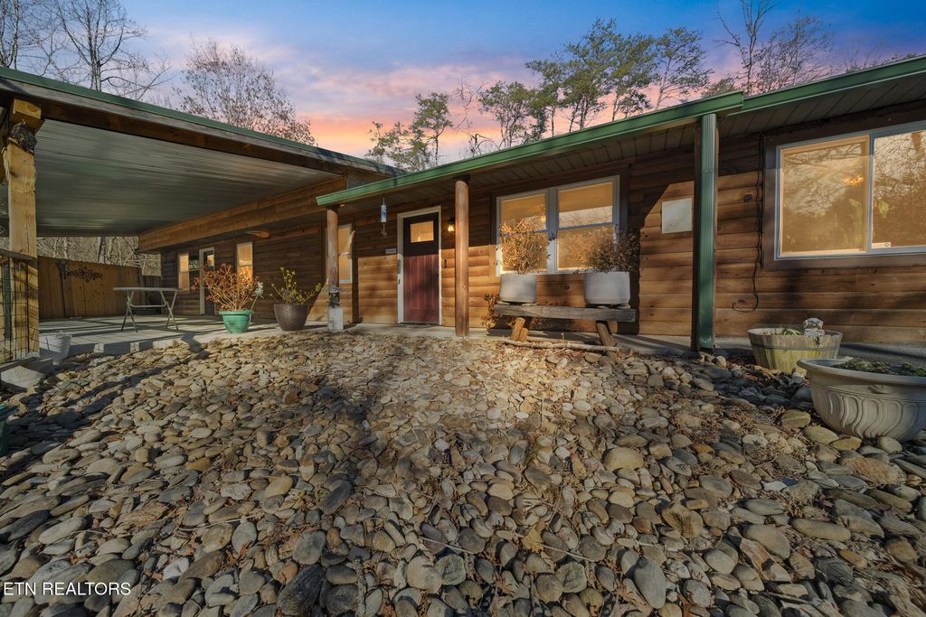 Photo of 3305 Leonard Huskey Lane, Pigeon Forge, TN 37863 (MLS # 1291320)