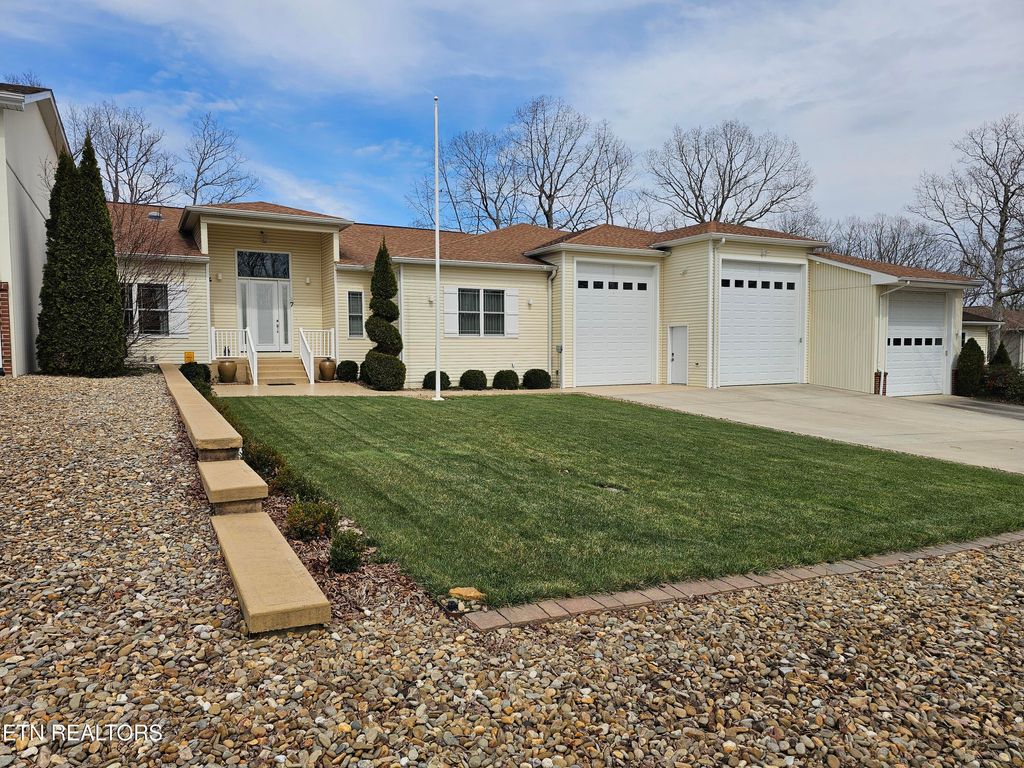 Photo of 27 Hickory Hollow Circle, Crossville, TN 38555 (MLS # 1333370)