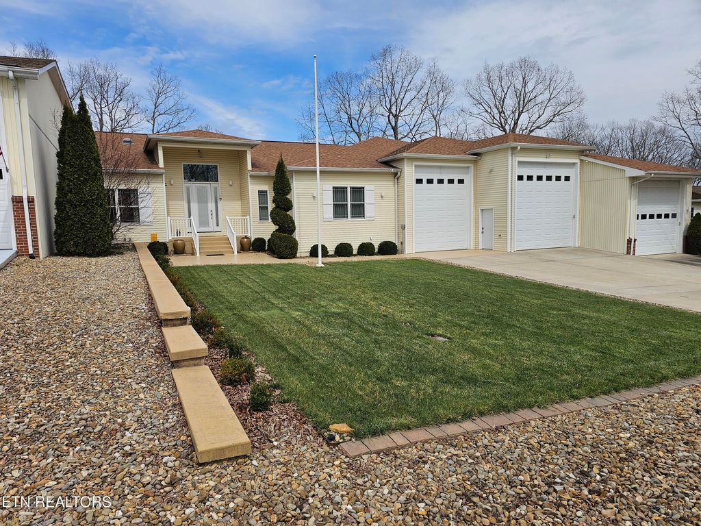 Photo of 27 Hickory Hollow Circle, Crossville, TN 38555 (MLS # 1333370)