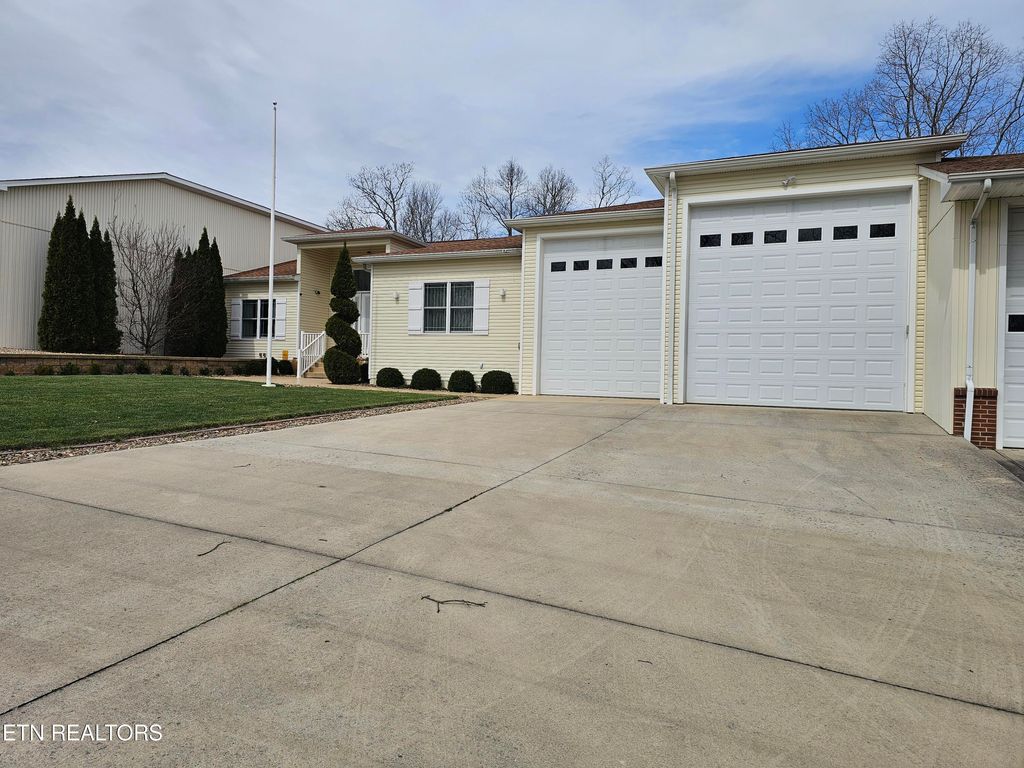 Photo of 27 Hickory Hollow Circle, Crossville, TN 38555 (MLS # 1333370)