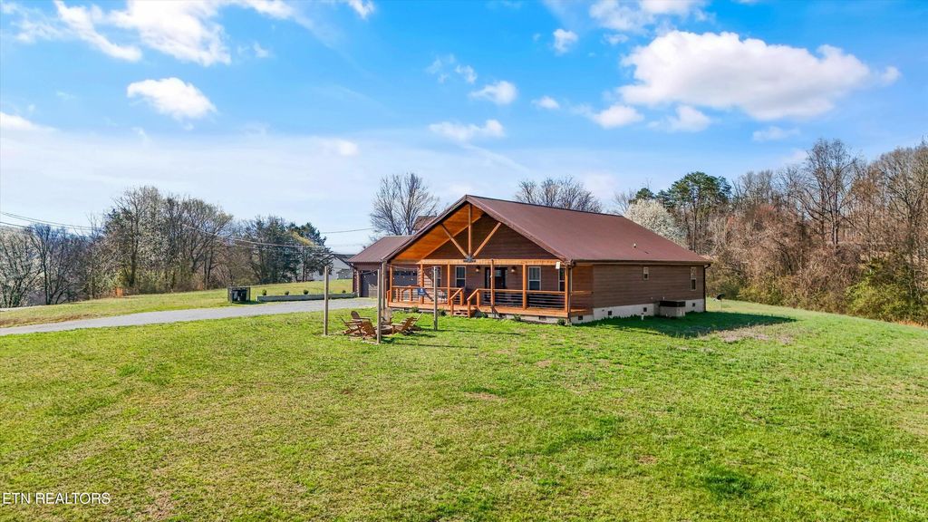 Photo of 2784 Maplecrest Lane, Sevierville, TN 37876 (MLS # 1331874)