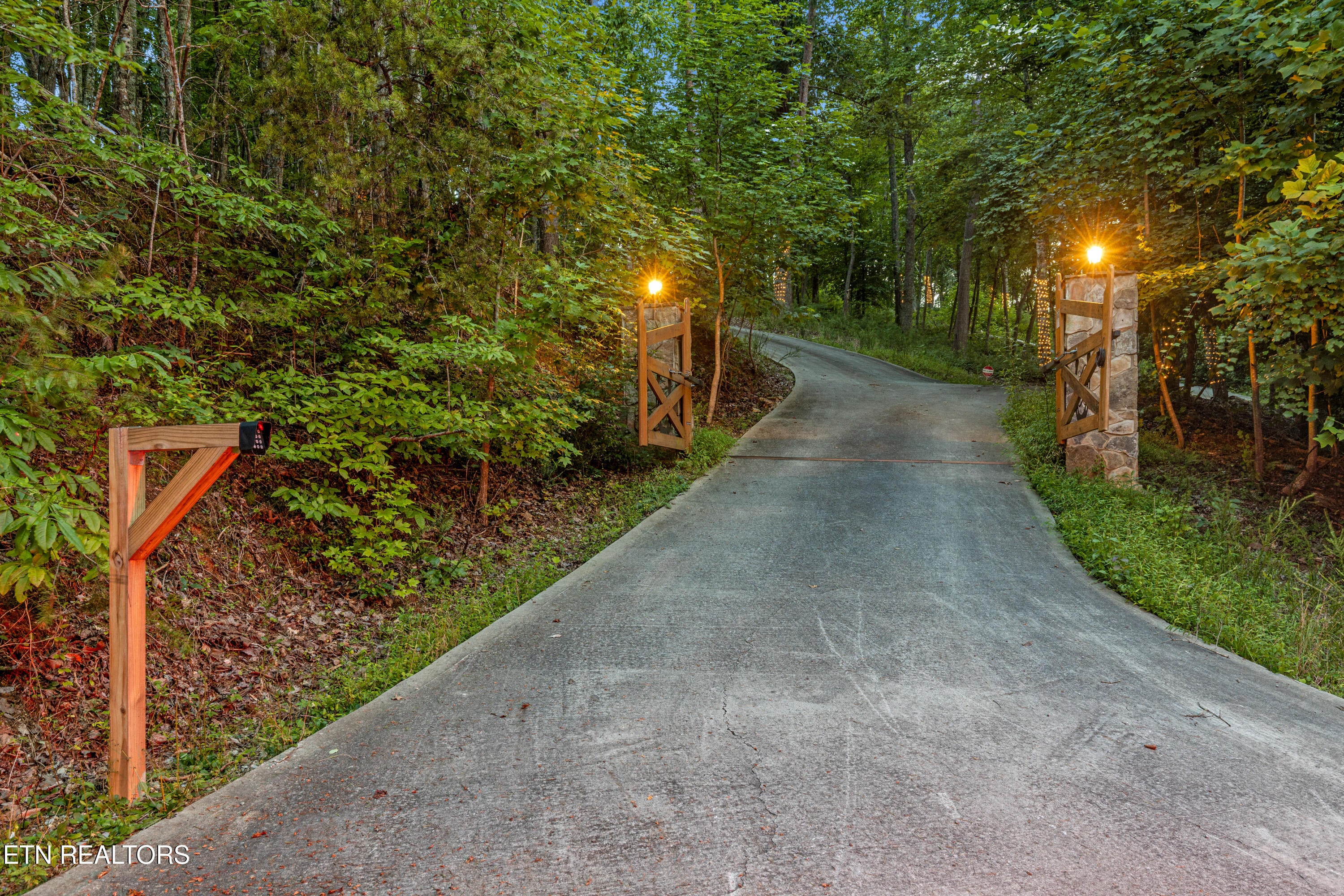 260 Lakeside Lodge Lane