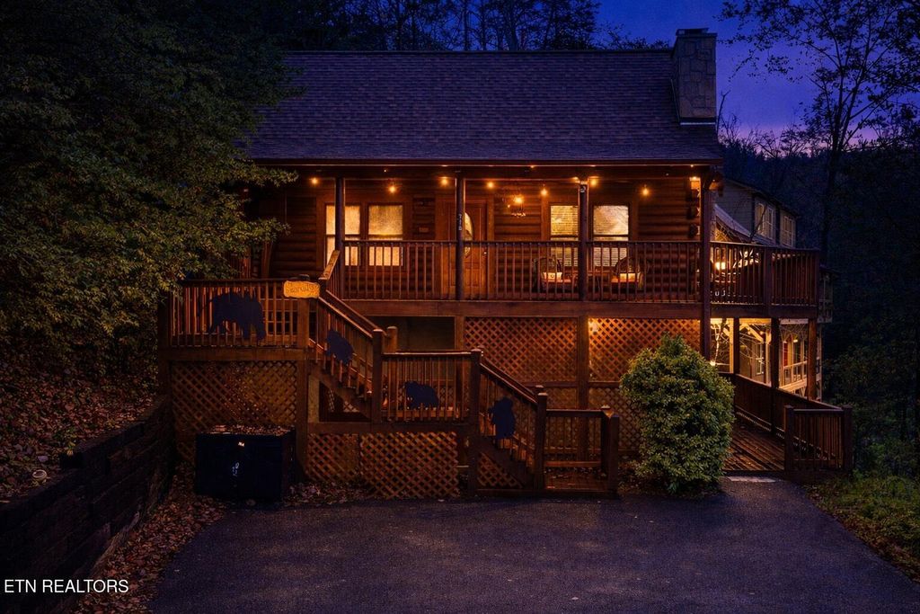 Photo of 716 Golden Eagle Way, Pigeon Forge, TN 37863 (MLS # 1325587)