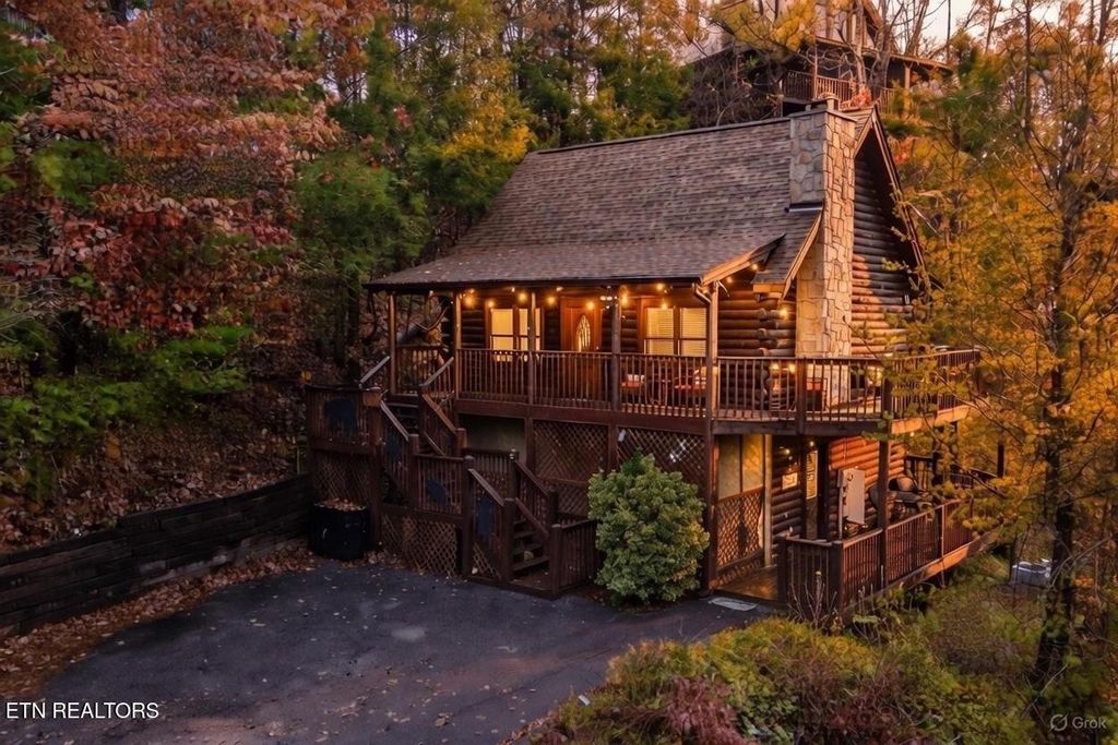 Photo of 716 Golden Eagle Way, Pigeon Forge, TN 37863 (MLS # 1325587)