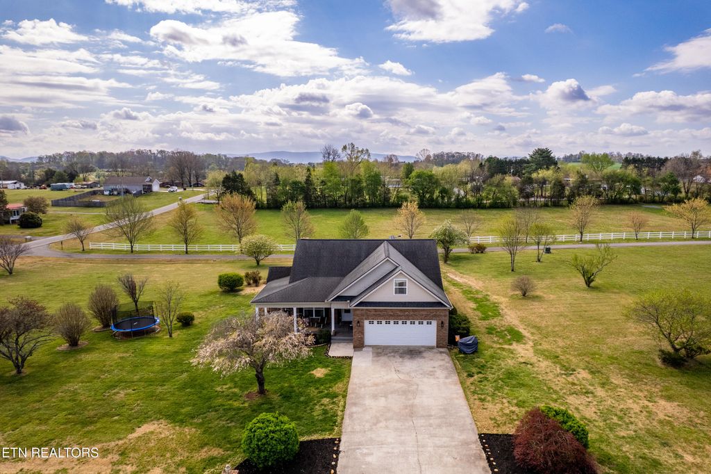 Photo of 5110 Eagle Crossing Drive, Maryville, TN 37801 (MLS # 1334995)