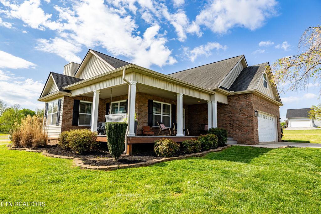 Photo of 5110 Eagle Crossing Drive, Maryville, TN 37801 (MLS # 1334995)