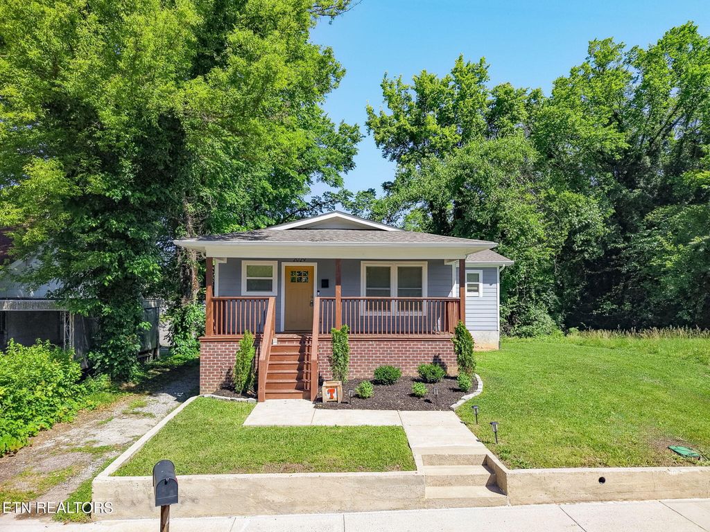 Photo of 2029 E 5Th Ave, Knoxville, TN 37917 (MLS # 1340385)